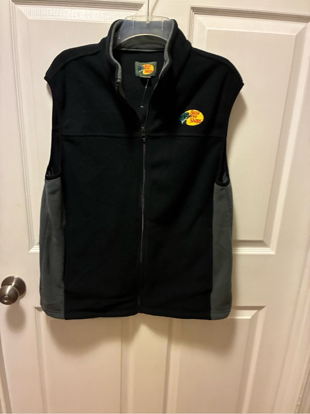 Bass Pro Shops Black and Gray lateral pockets, Fleece Vest Sz L